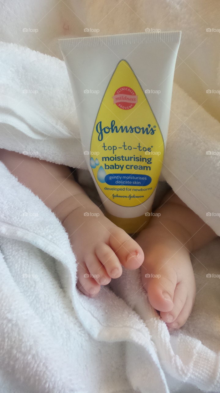 Johnson's top to toe Baby cream