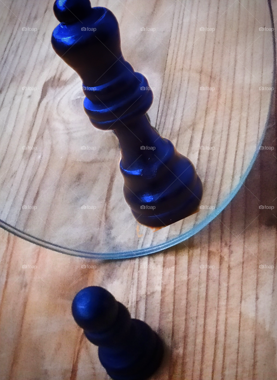 The black pawn looks in the mirror, in which the black queen is reflected