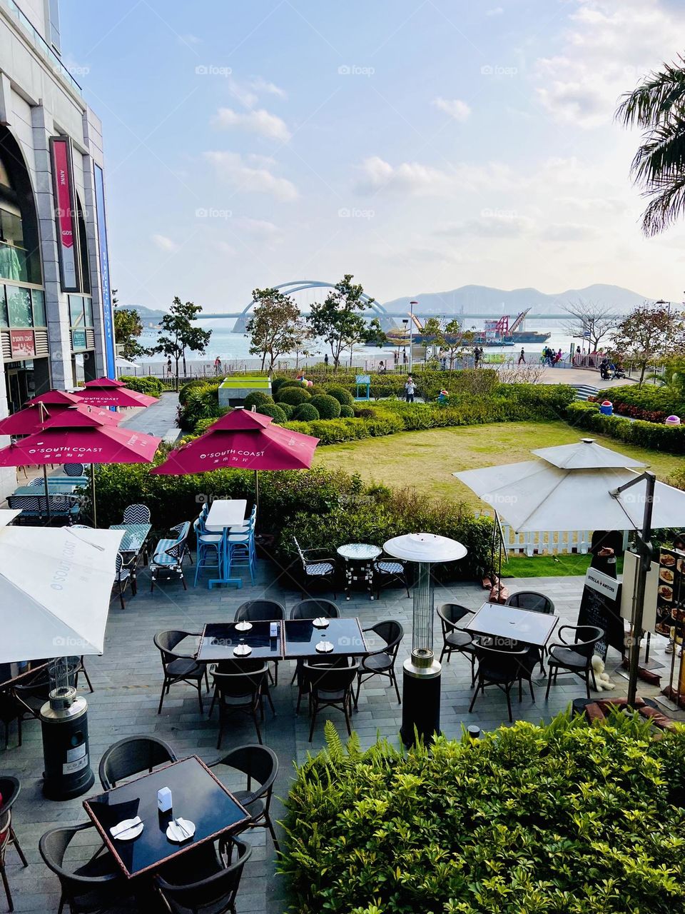 Summer in the cirty, take a seat, grab a drink🏖️