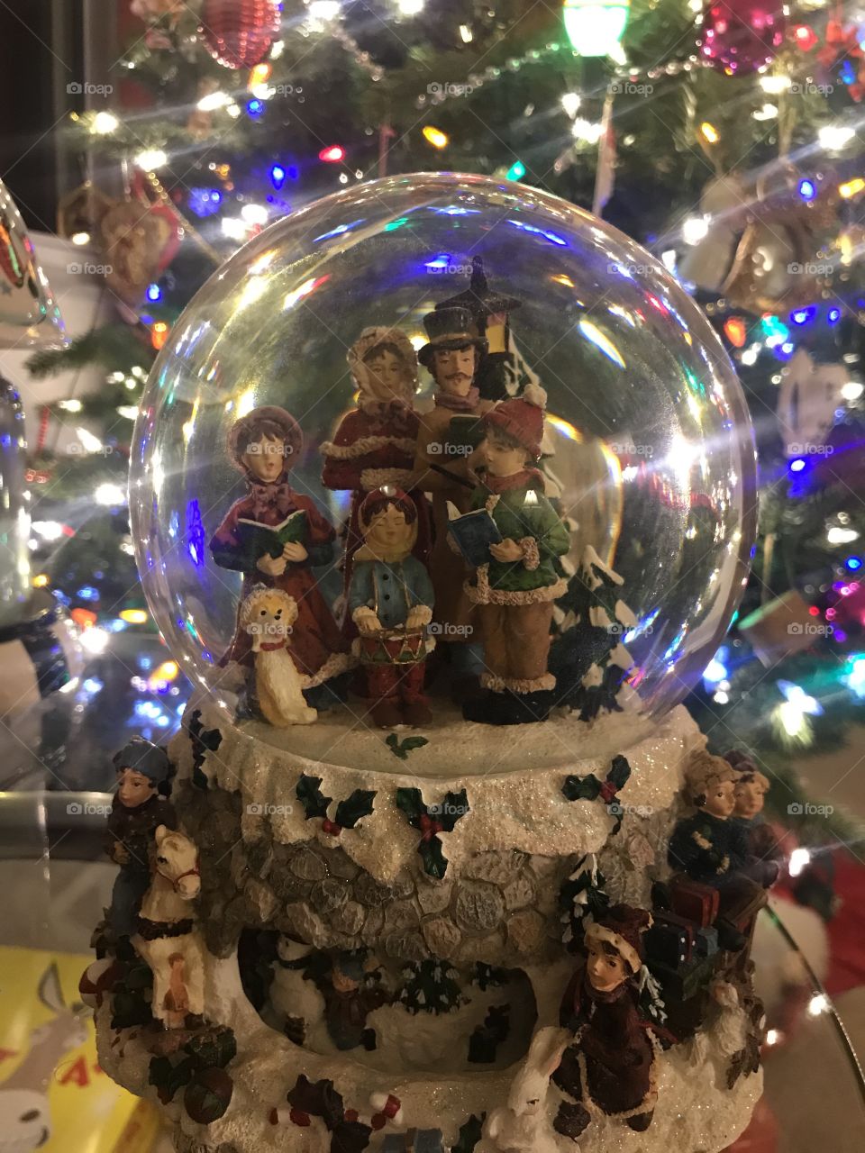 Snow globe and Christmas tree