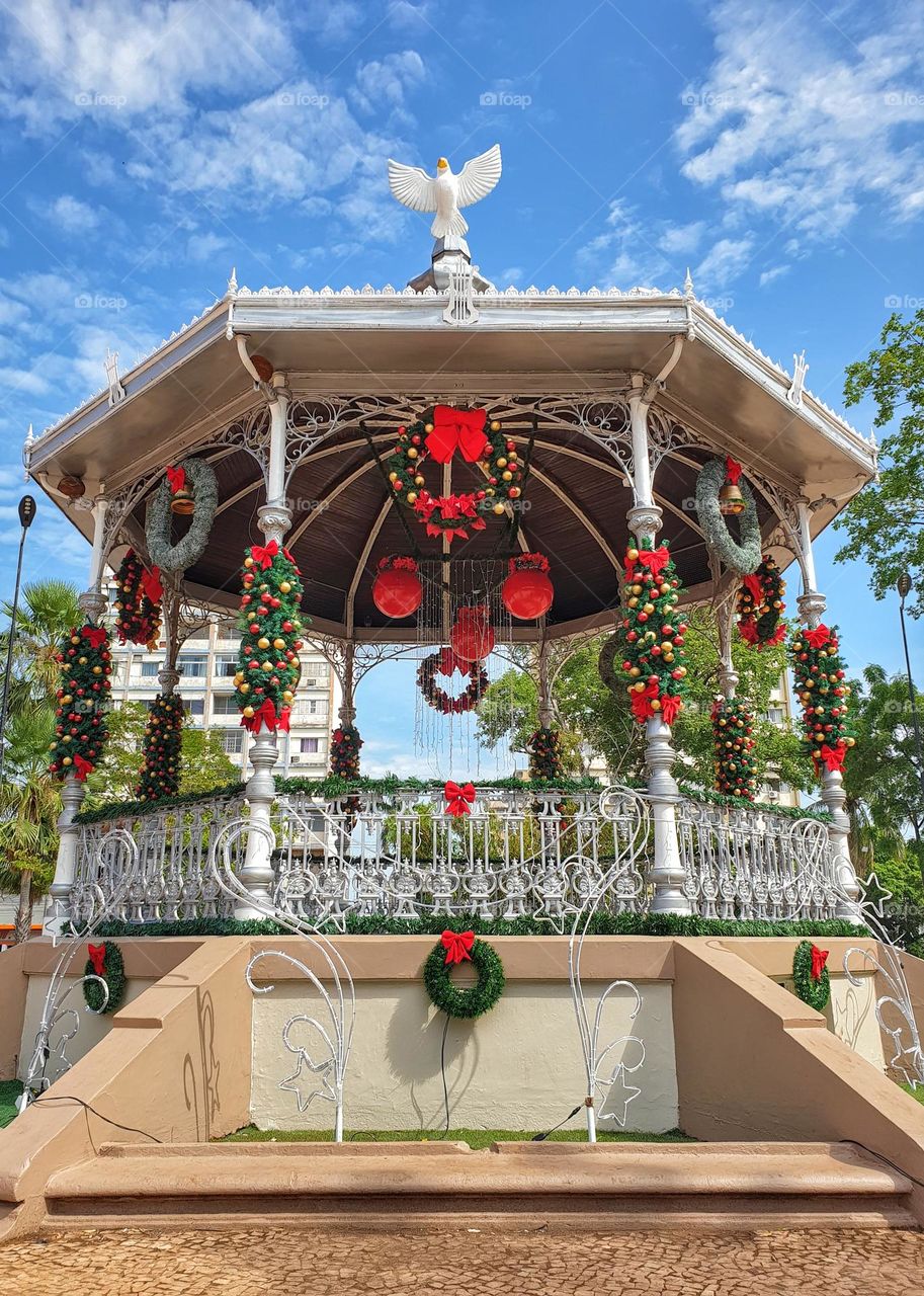 Decoração de Natal na praça da independência em Corumbá MS,  interior do estado. Brasil