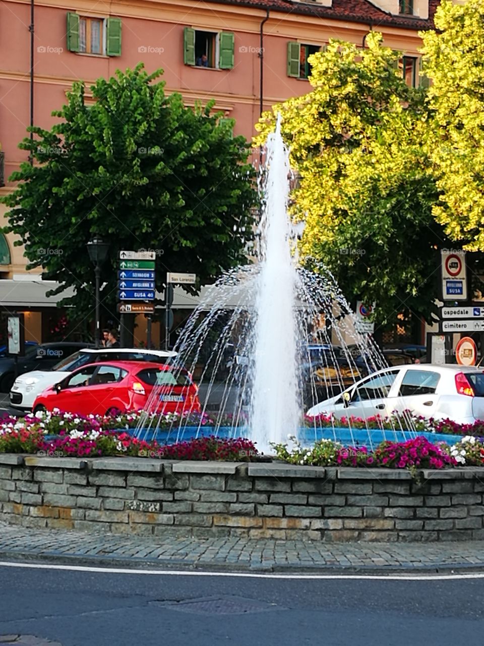fontana in mezzo alla strada