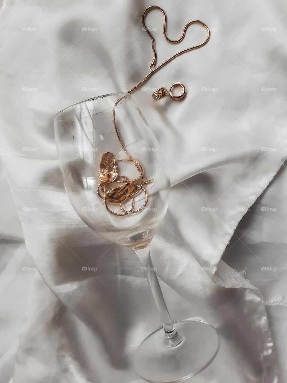 Aesthetics of gold jewelry