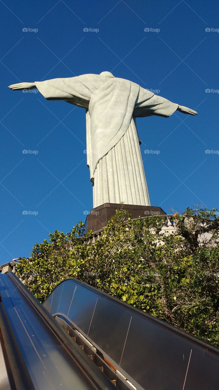 Cristo Redentor Corcovado Rio de Janeiro RJ Brasil


"Christ the Redeemer (Portuguese: Cristo Redentor, standard Brazilian Portuguese: [ˈkɾistu ʁedẽˈtoʁ], local dialect: [ˈkɾiɕtŭ̻ xe̞dẽ̞ˈtoɦ]) is an Art Deco statue of Jesus Christ in Rio de Janeiro, Brazil, created by French sculptor Paul Landowski and built by the Brazilian engineer Heitor da Silva Costa, in collaboration with the French engineer Albert Caquot. Romanian sculptor Gheorghe Leonida fashioned the face. The statue is 30 metres (98 ft) tall, not including its 8-metre (26 ft) pedestal, and its arms stretch 28 metres (92 ft) wide.
The statue weighs 635 metric tons (625 long, 700 short tons), and is located at the peak of the 700-metre (2,300 ft) Corcovado mountain in the Tijuca Forest National Park overlooking the city of Rio. A symbol of Christianity across the world, the statue has also become a cultural icon of both Rio de Janeiro and Brazil, and is listed as one of the New Seven Wonders of the World. It is made of reinforced concrete and soapstone, and was constructed between 1922 and 1931. "
Fonte: Wikipédia, acesso em 06/11/2016.