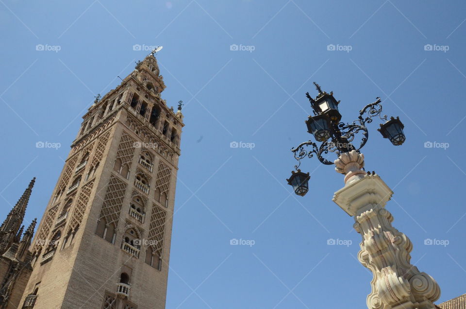Torre de Giralda. A torre da maior catedral gótica do mundo! Em Sevilha