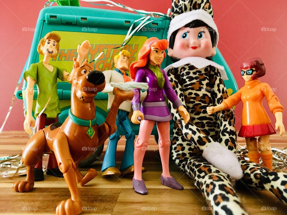 Naughty elf hanging out with the Scooby Doo gang and the Mystery machine 