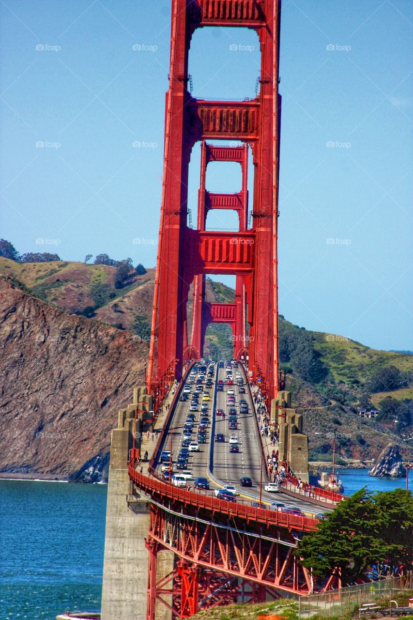 A view of the commute across the Golden Gate Bridge during commute hours.