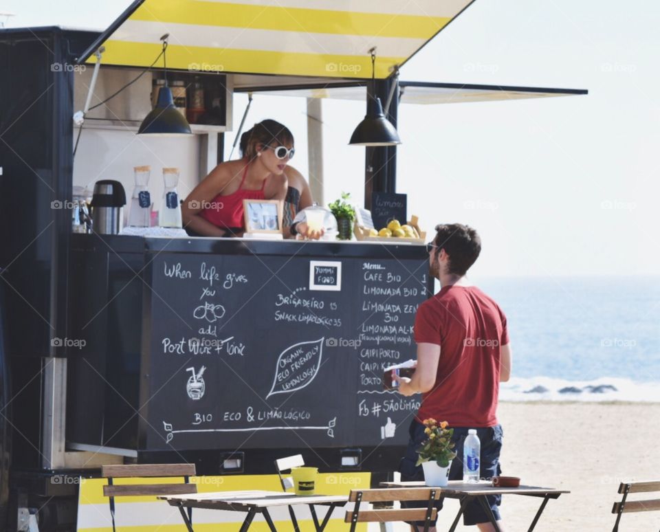 Young lady selling fresh lemonade 