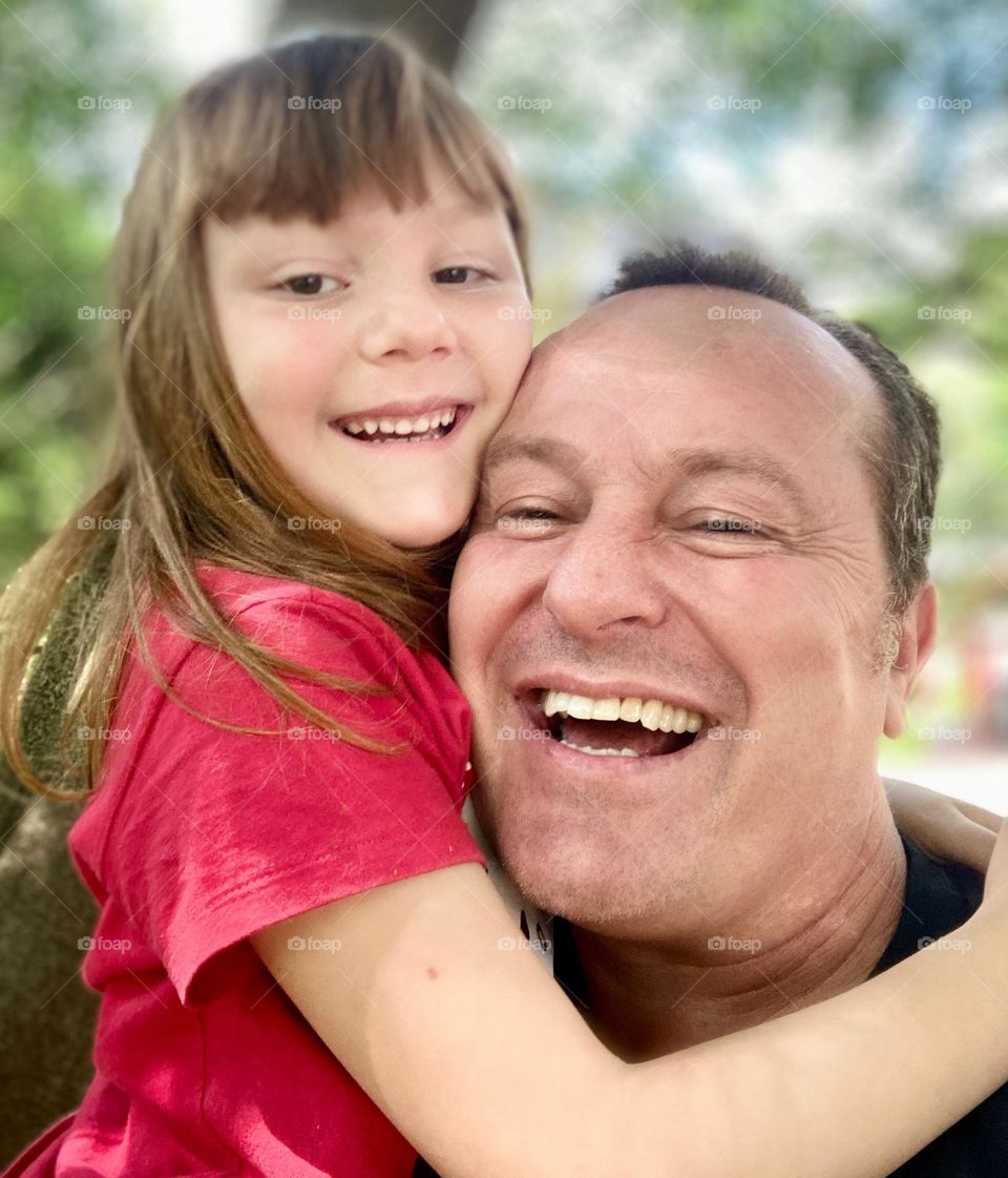 🇺🇸 My daughter Tetéia’s smile is very beautiful. How I love this little girl! / 🇧🇷 O sorriso da minha filha Tetéia é muito lindo. Como amo essa menininha!