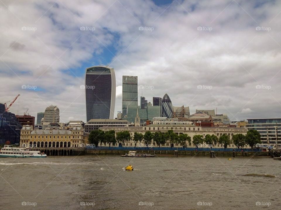 Iconic architecture of London by the Thames ..