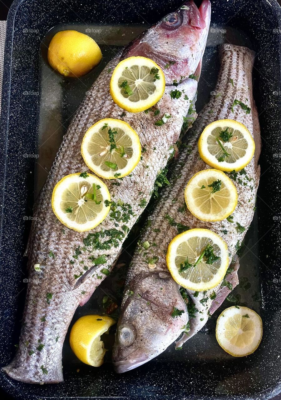 Lemon slices on fish 
