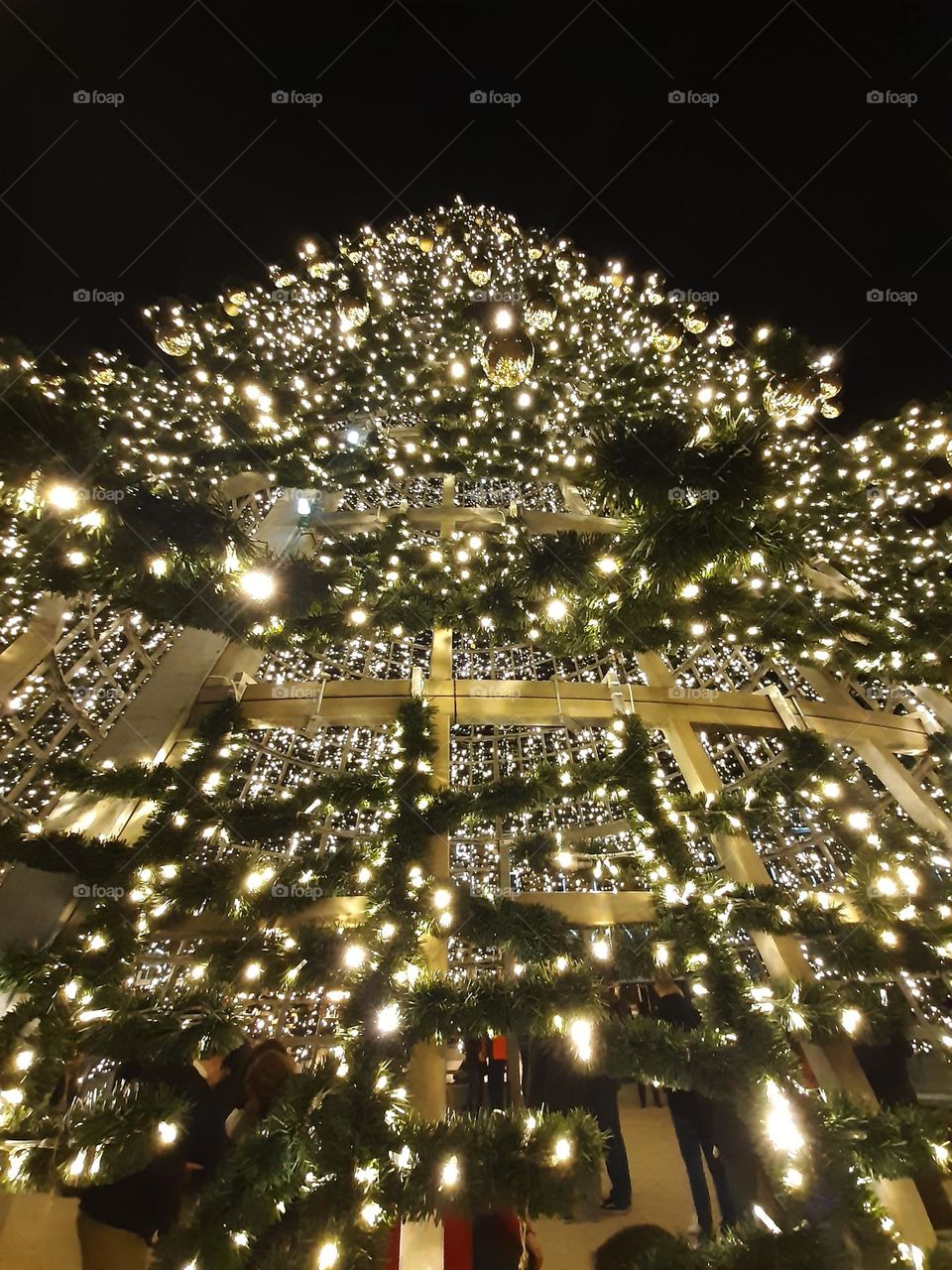 Visual Street Art  - Christmas Tree in Perspective