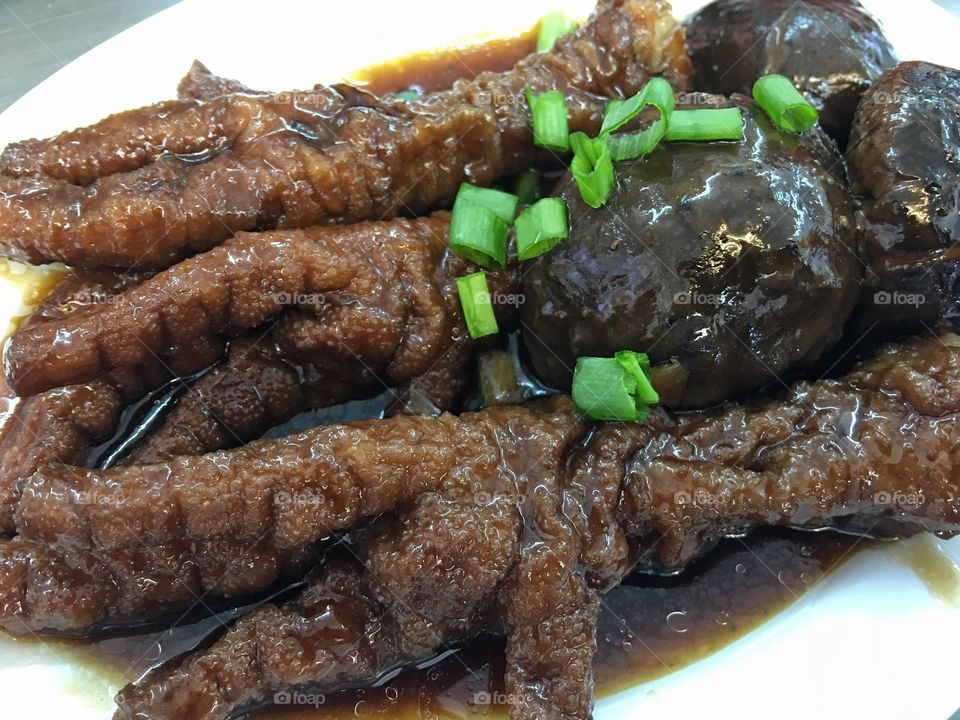 Braised chicken feet and shiitake mushrooms