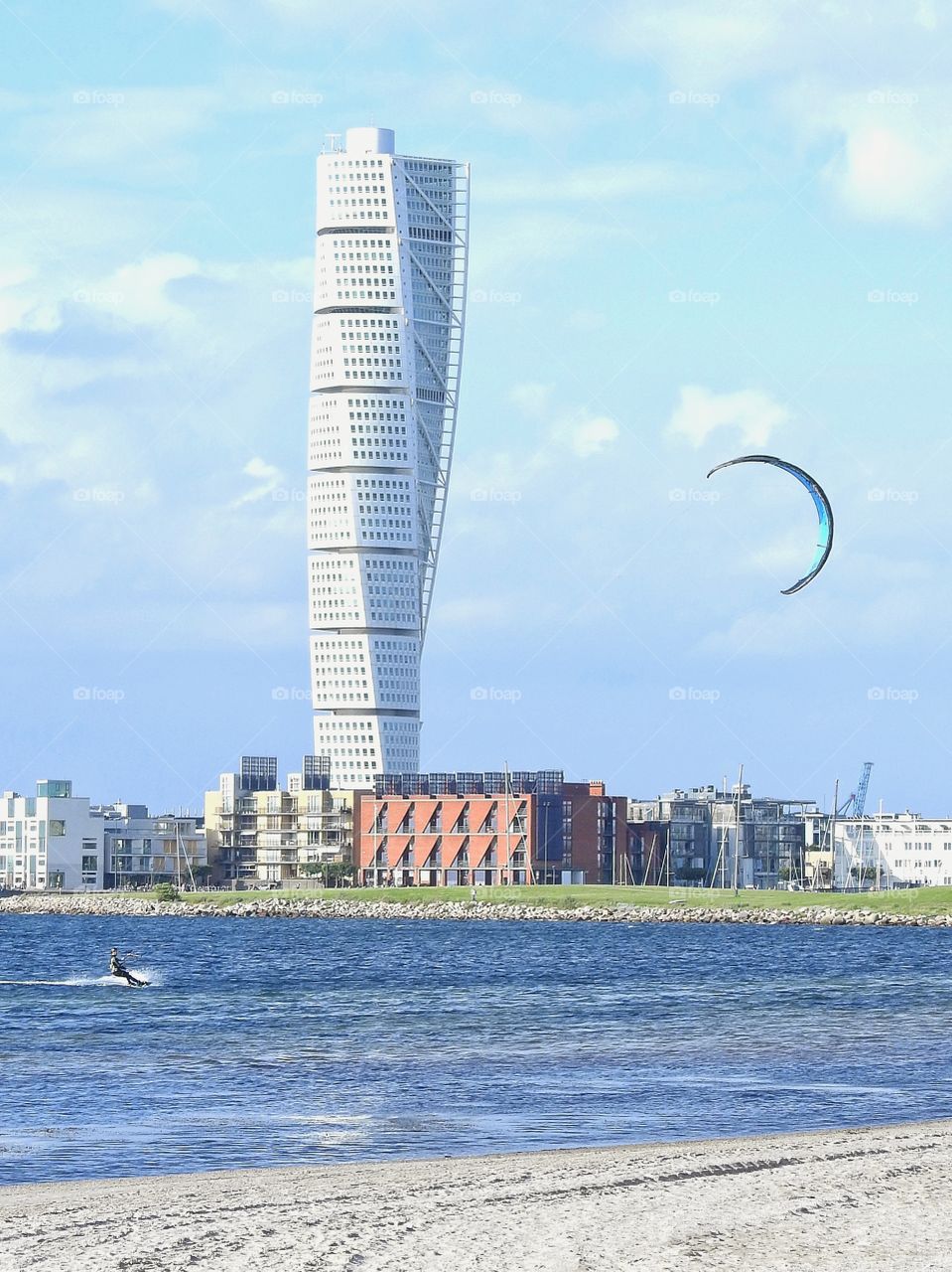 Kitesurfing with a view 