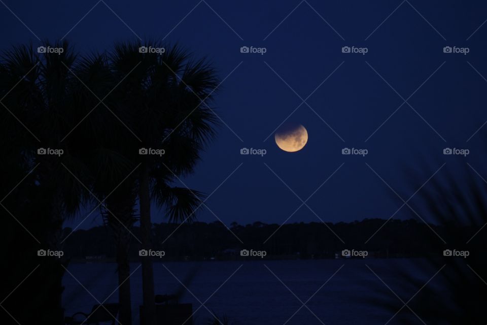 Lunar eclipse moon set 