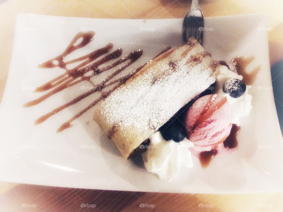 Sweet Cafe restaurant indoor drink yummy served table night part form circle ellipce tasty table served view outside joy happy pie pink view