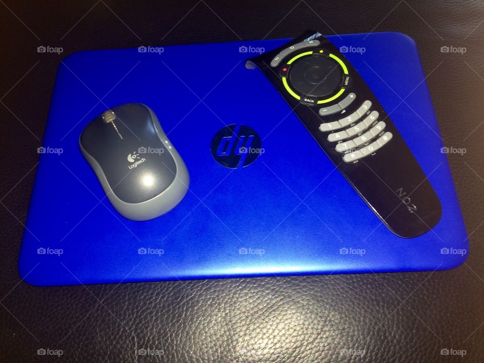 Photo of PH laptop and 1 Remote control of Zon...