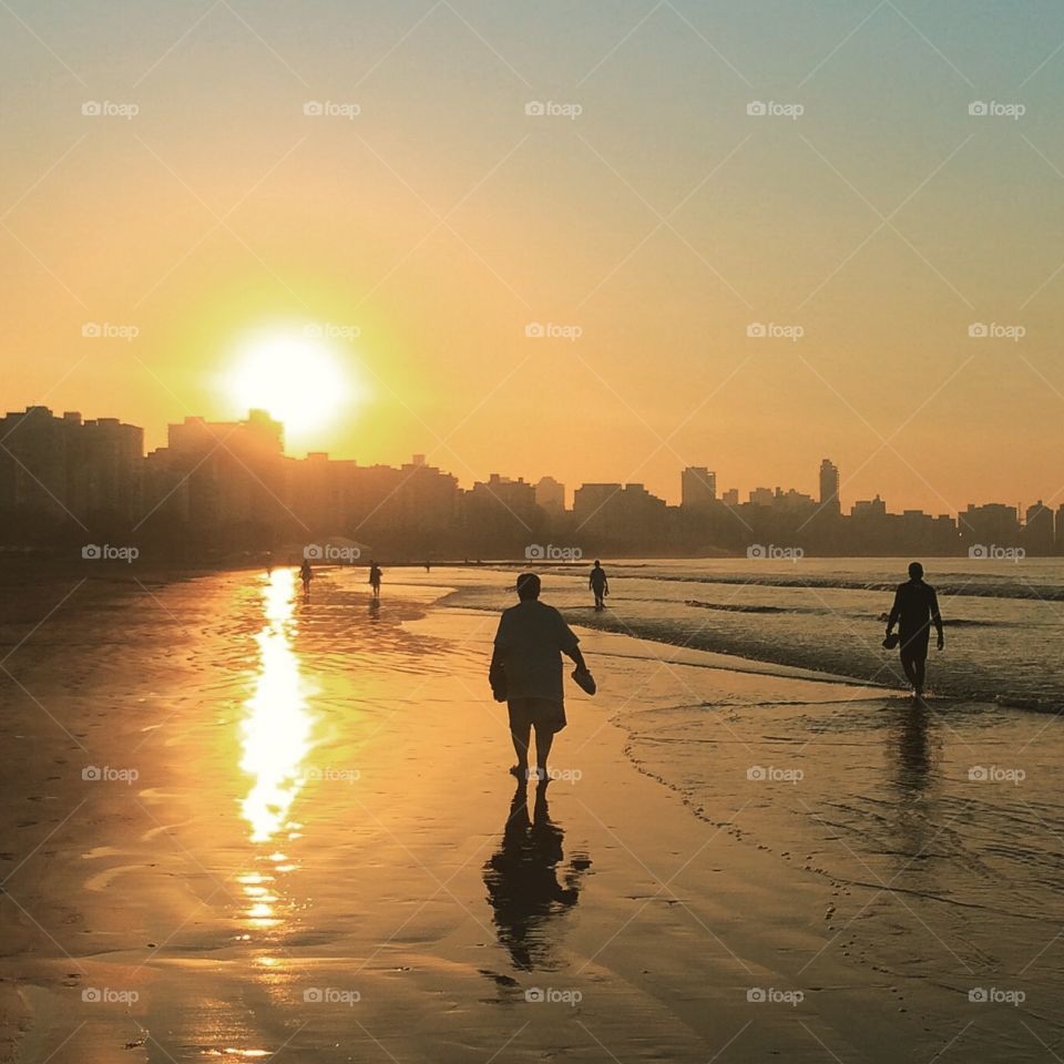 🇺🇸 The morning is very beautiful on the Brazilian coast. The sun is rising in the city of Santos, a paradise in South America!

🇧🇷 O amanhecer muito bonito no Litoral Brasileiro. O sol está nascendo na cidade de Santos, um paraíso da América do Sul!
