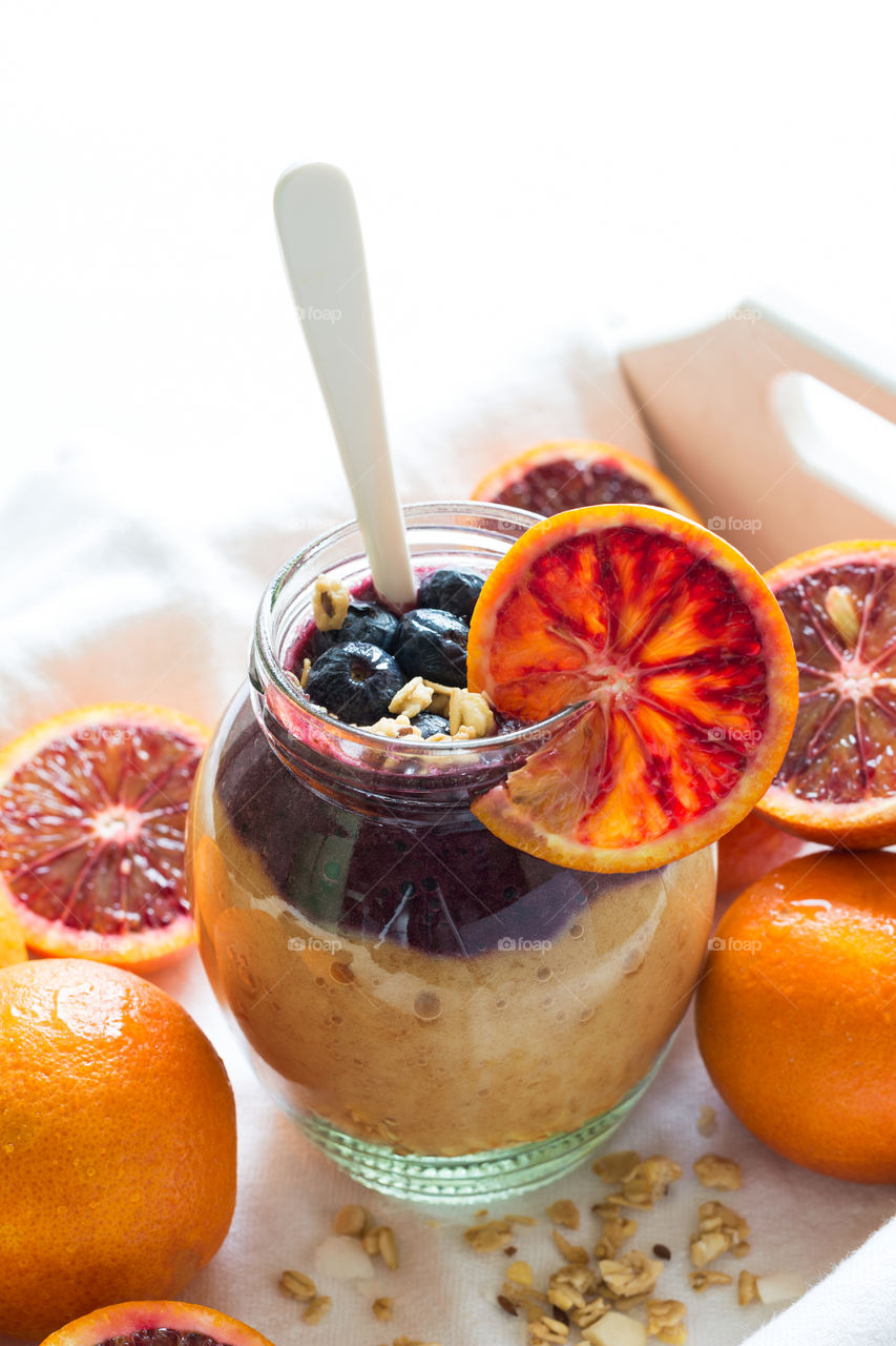 Smoothie with granola, blood orange and blueberry