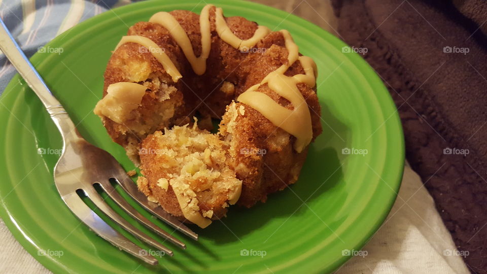 mini cake with glaze