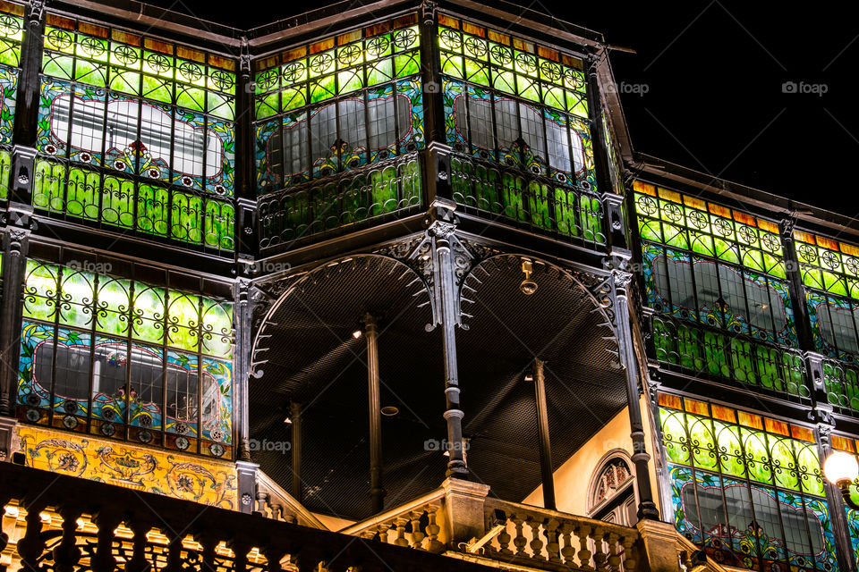Museo Art Nouveau y Art Déco (Casa de Lis). Vista Nocturna de la cara Sur del Museo, es un palacio modernista convertido en Museo construido a pies Del Río Tormes.
