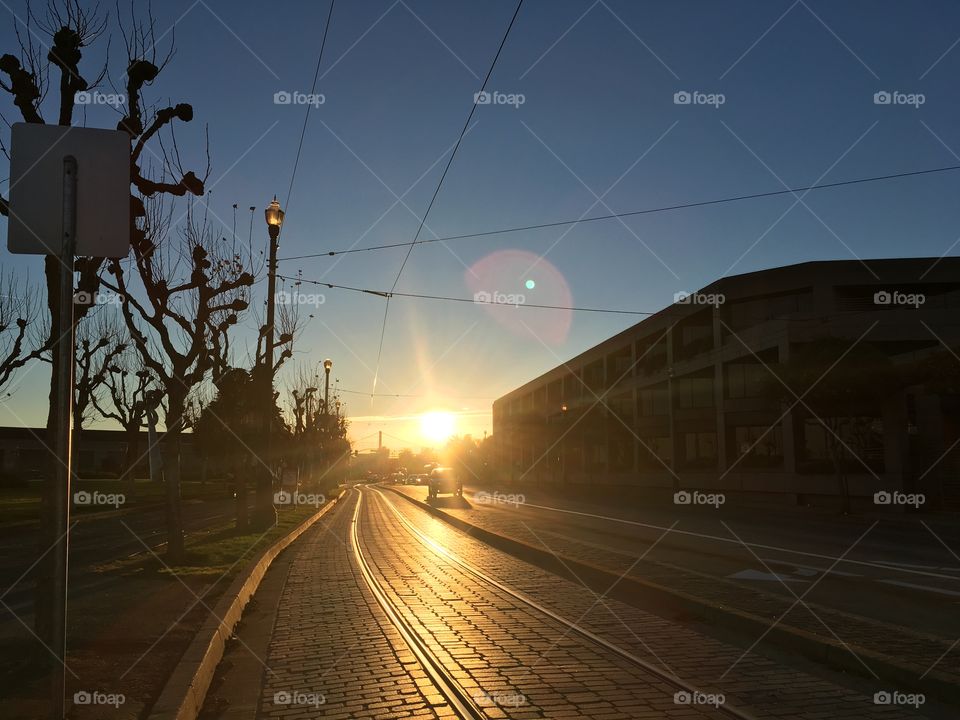 San Francisco slowly wakes.