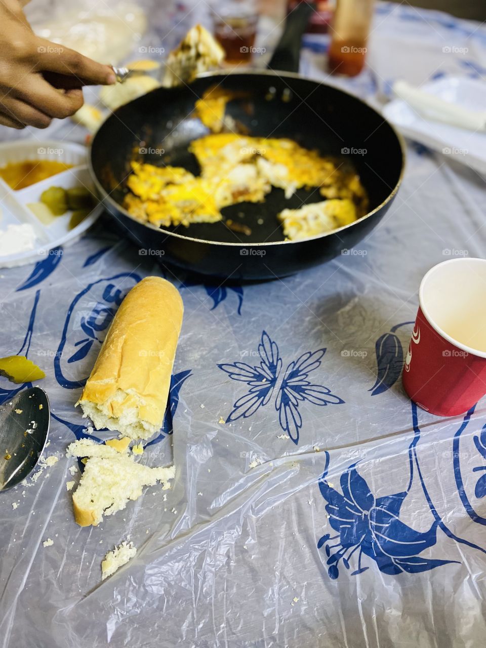 A simple and light dinner with my sister, eggs, tea and jam