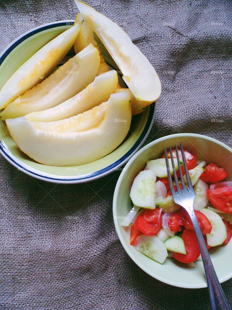 sliced ​​melon and vegetable salad