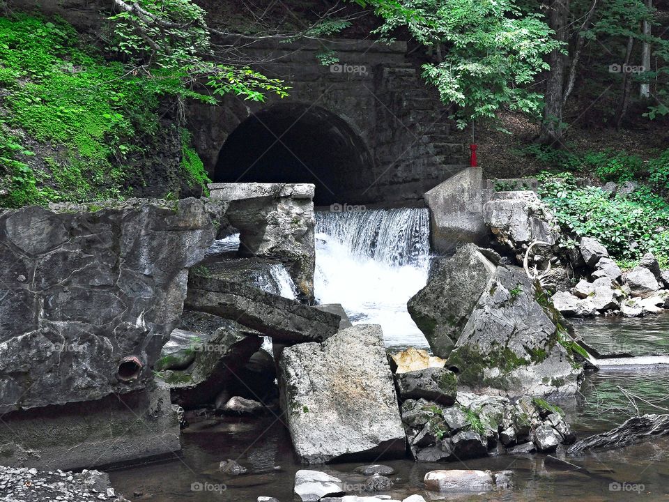 Geyser Creek Falls. Geyser Creek falls in Saratoga Spa State park with a mini waterfall in upstate New York. 

Zazzle.com/Fleetphoto 