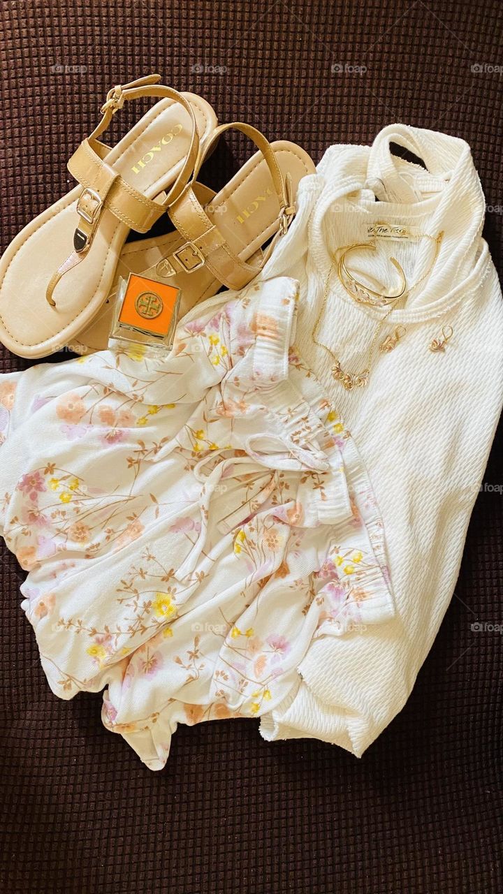 Very comfortable shorts outfit, perfect for a walk in the park on a beautiful summer evening.