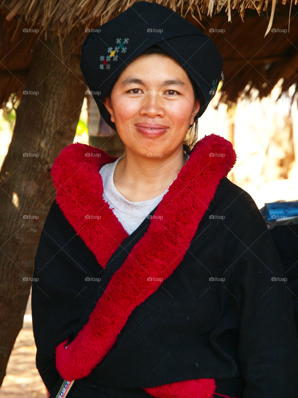 Lu Mien or Yao Woman. Thisland