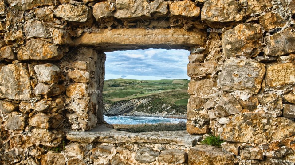 Window to the beach 