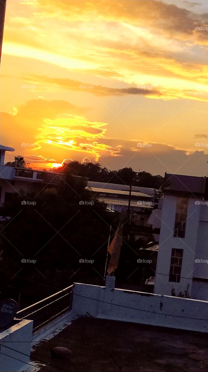 Setting sun sprinkle beauty everywhere