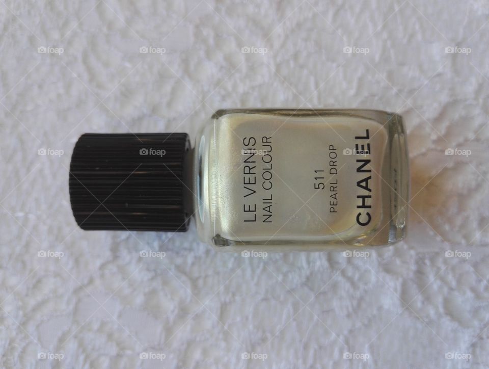 Chanel Pearl drop nail make up beauty girl lifestyle