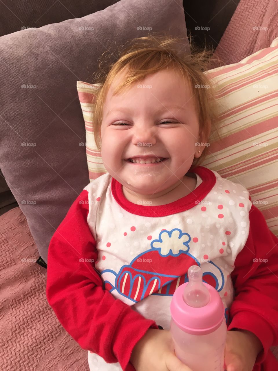 After a snack, eating something delicious or a bottle, the happy face is priceless! Depois de um lanche, de comer algo gostoso ou de uma mamadeira, a carinha de felicidade é impagável!