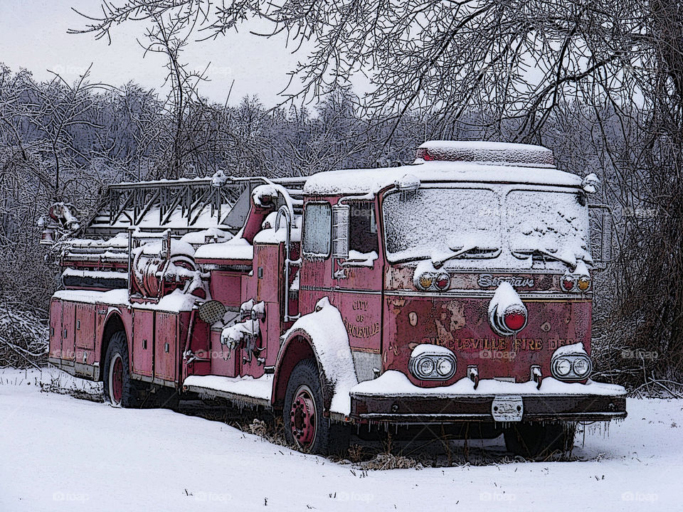 Fire truck in the snow, Abandoned fire truck, fire engine In Ohio, Fire engine in the snow, snow storm in Ohio, fresh snow in the countryside 