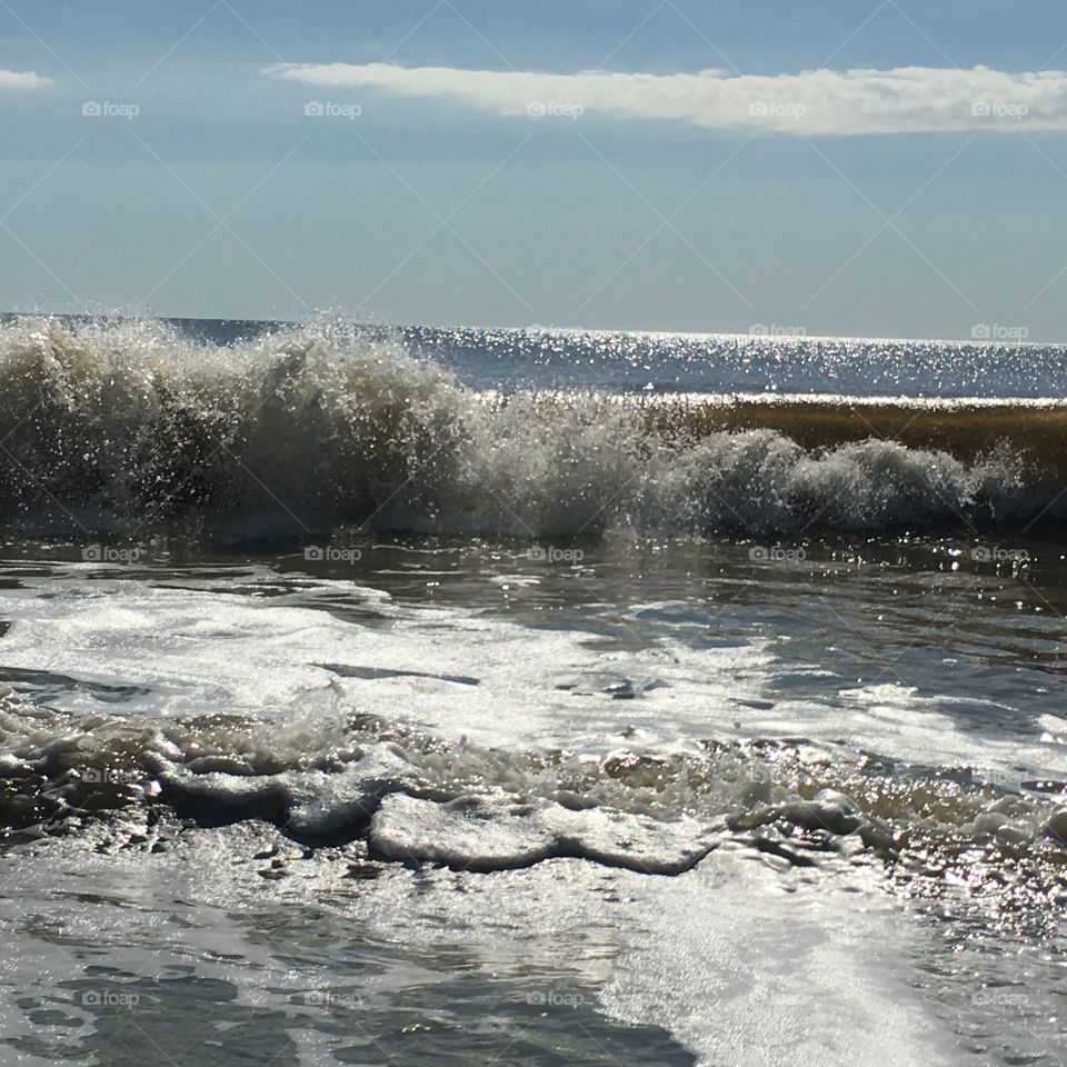 Crashing waves and calming sounds 