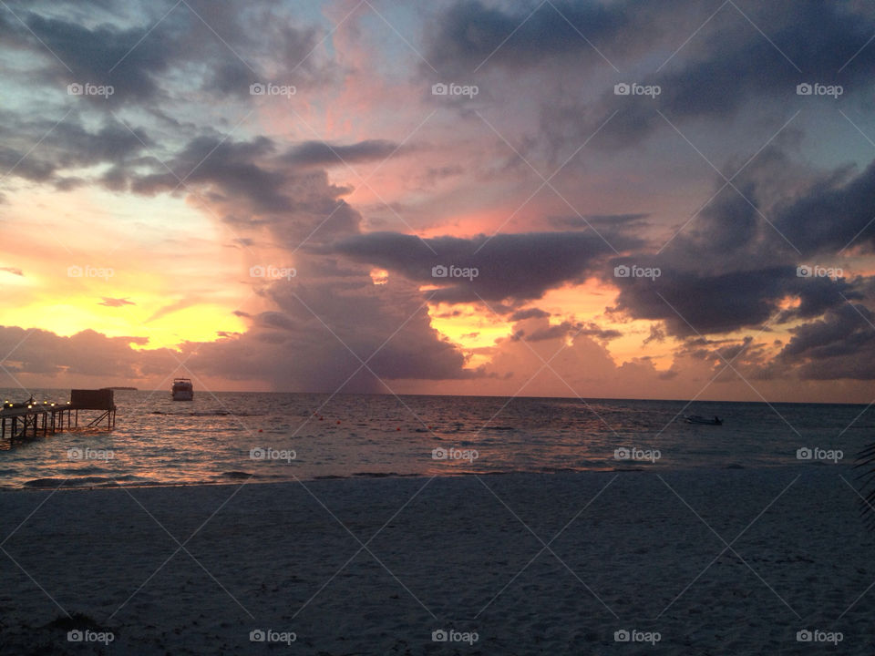 dawn maldives - breaking by ij0rd8n