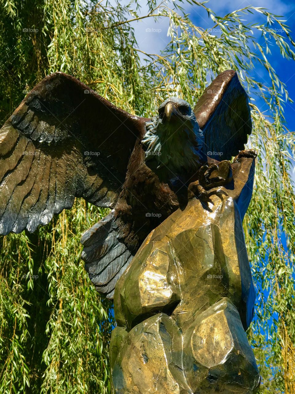 Eagle statue 