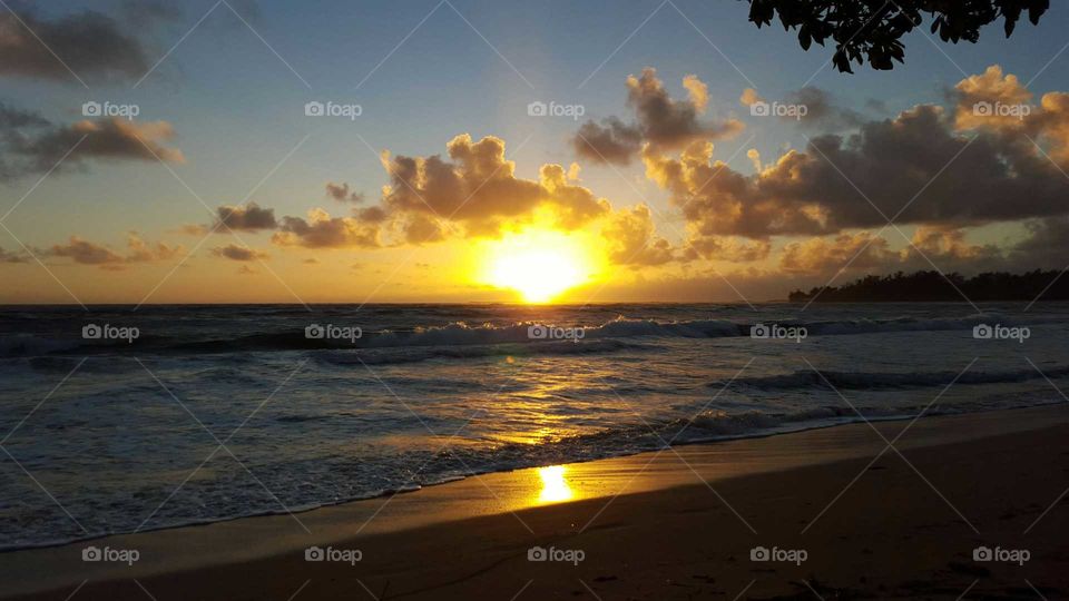 ocean view sunrise in Hawaii