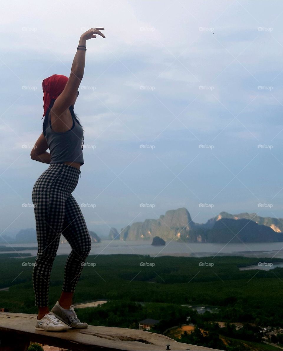 Feel like, Top of the world