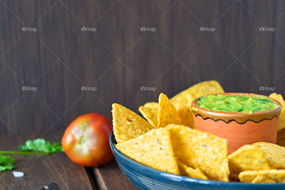 nachos with guacamole