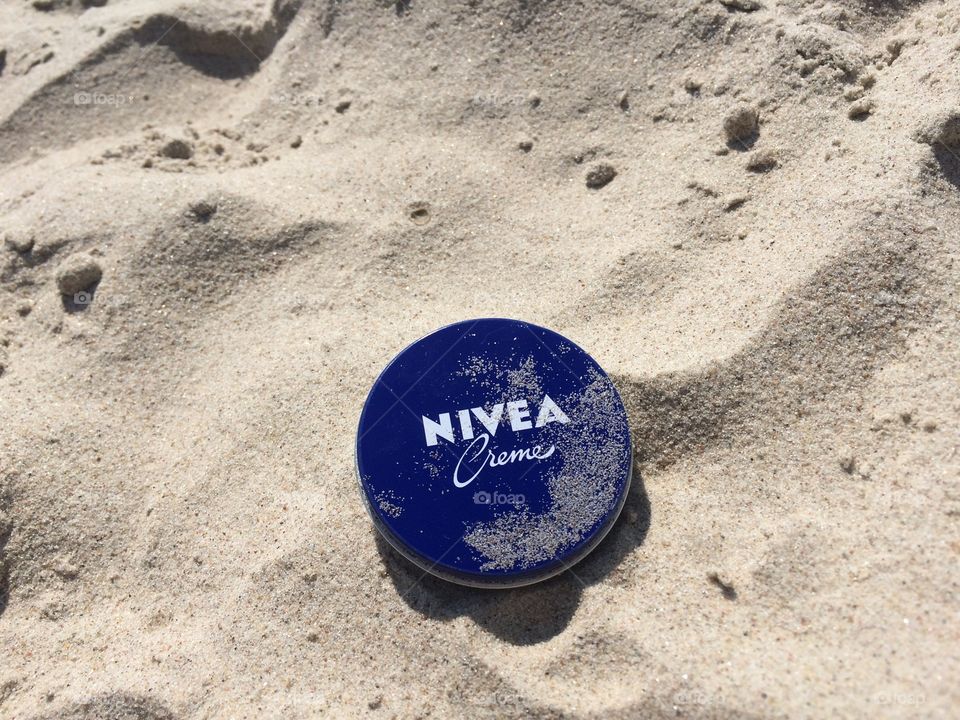 Nivea in the sand