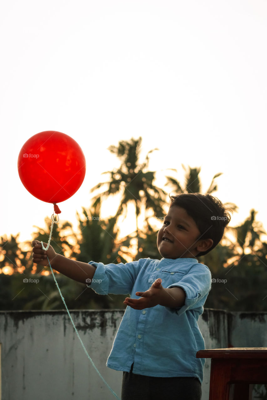 Little Champs reaction on seeing a balloon