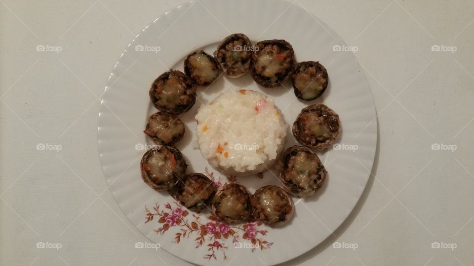 Stuffed mushrooms with rice