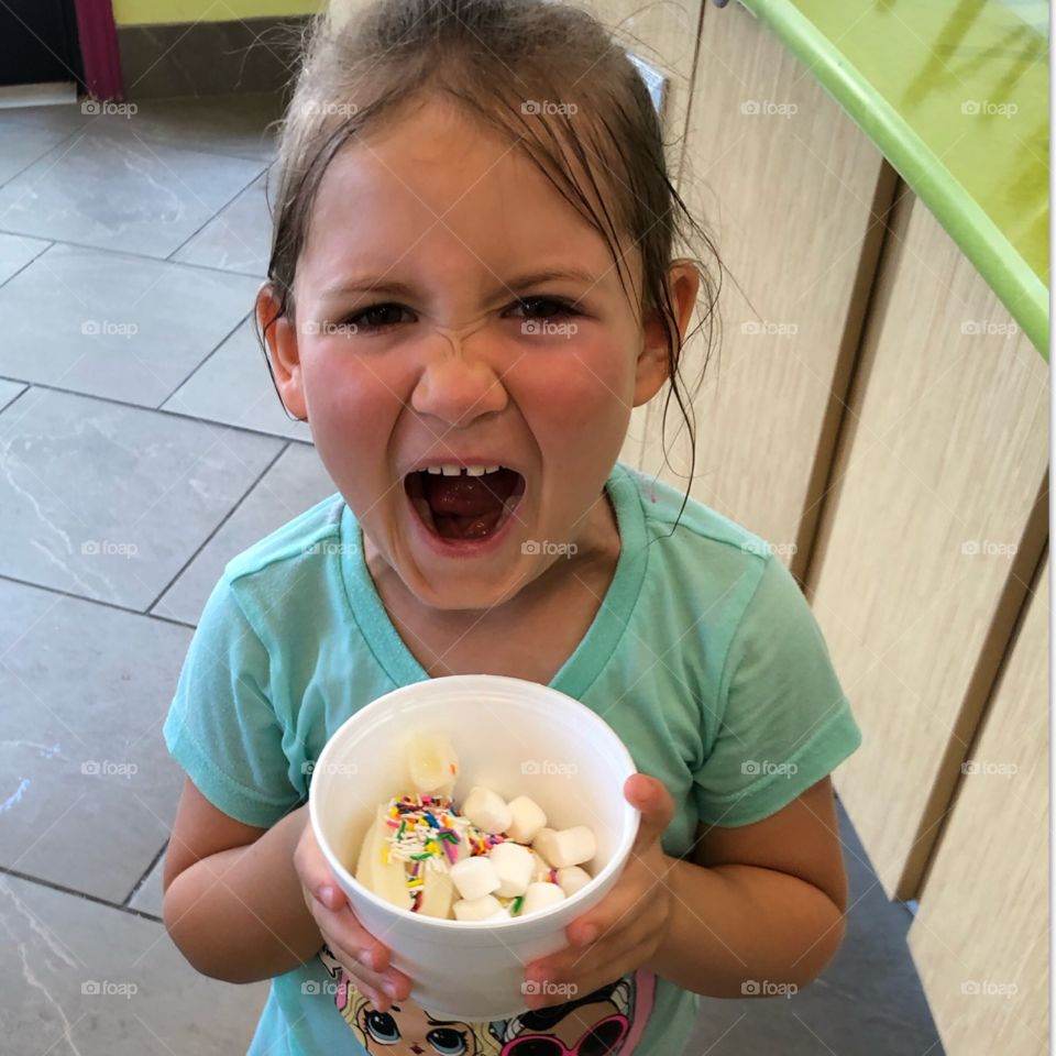 Frozen Yogurt with marshmallows and sprinkles