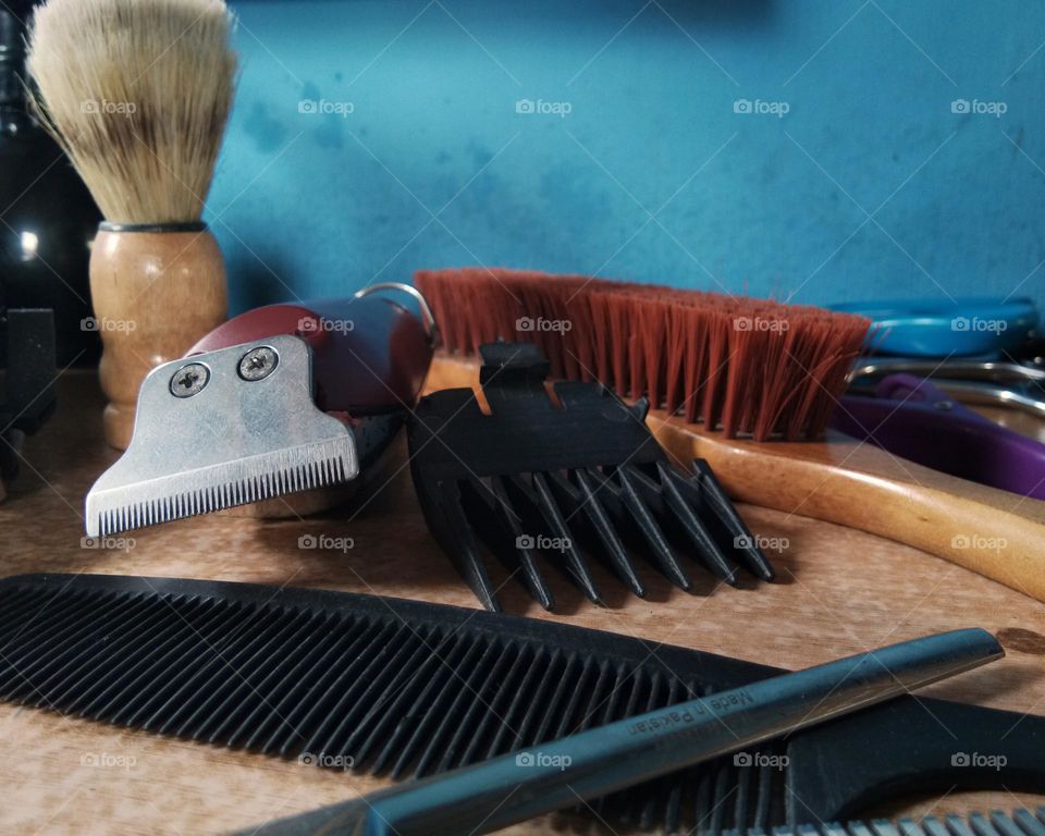 hair cut machine and other tools on the table