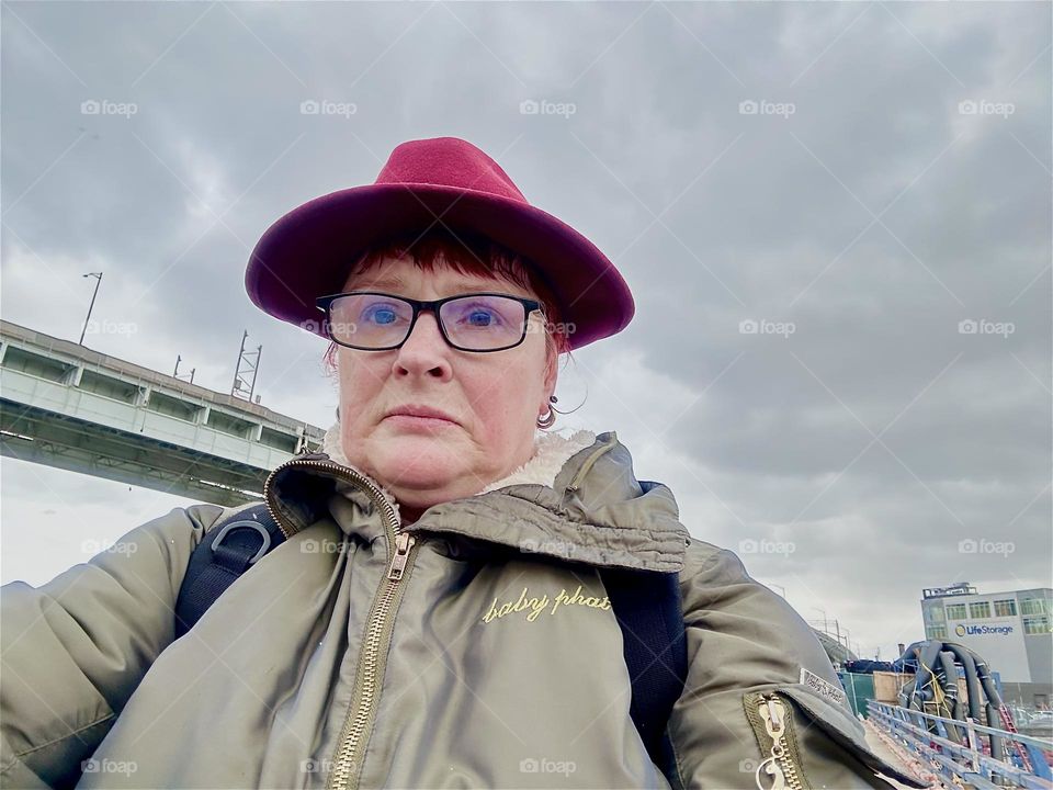This is me, “Petra Schiller” a.k.a. “Maxine Firefox” a.k.a. “Maximiliane Feuerfuchs” walking on “Borden Avenue” at “Dutch Kills” in LIC back towards “Newtown Creek” and the “Pulaski Bridge” on an overcast day in December 2023. Hypnotic Productions