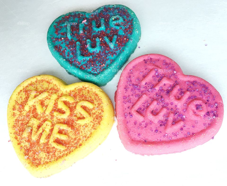 Kiss me and true love hearts 