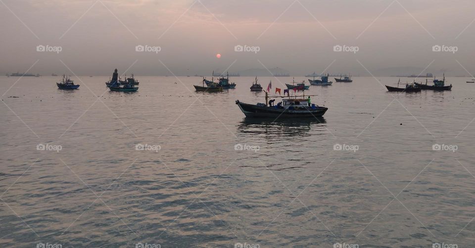 Mumbai is situated right next to the vast Arabian Sea, and this makes it a perfect spot to see stunning sunsets. With some pretty beaches and high-rise buildings, you can be assured that the sunset that you'll see in Mumbai will be among the best you